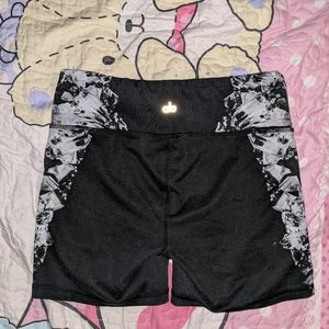 Alo shorts size small